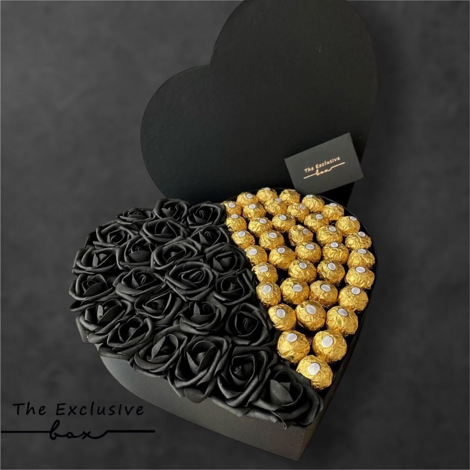 Siyah Kalp Kutu Çikolata & Gül Aranjmanı