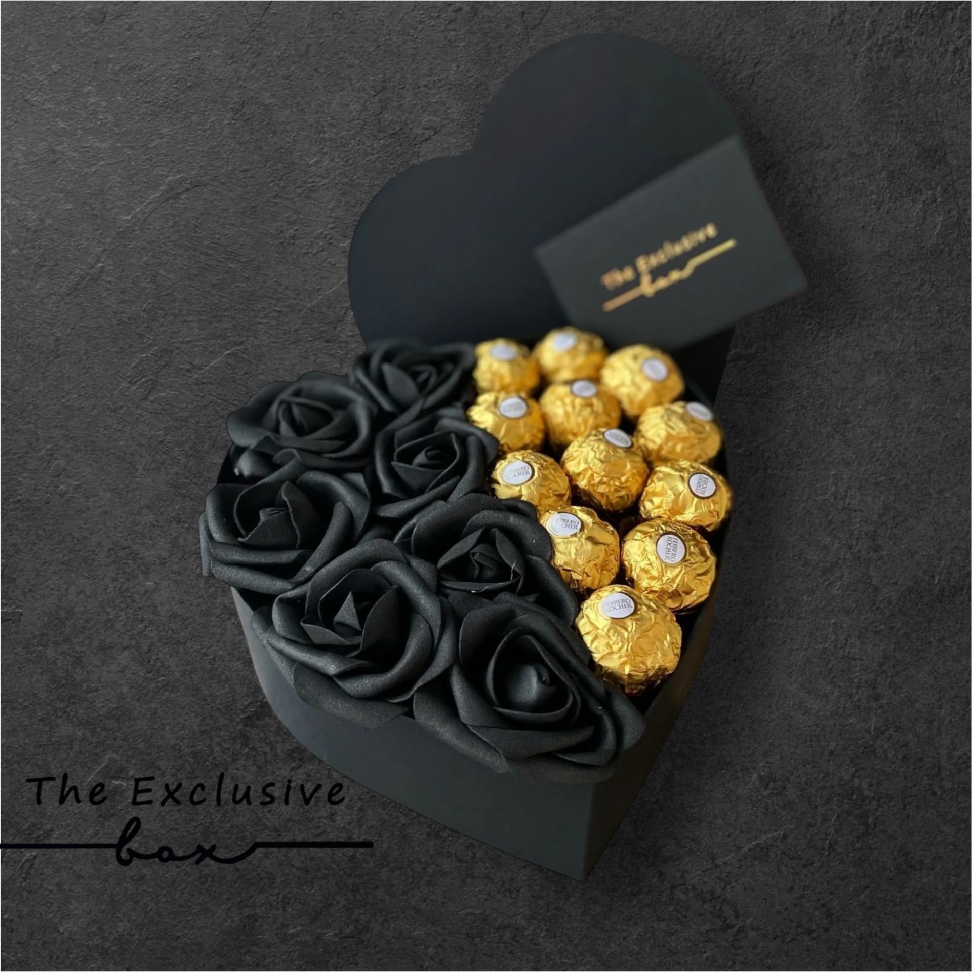 Siyah Kalp Kutu Gül & Çikolata Aranjmanı (Küçük Boy)