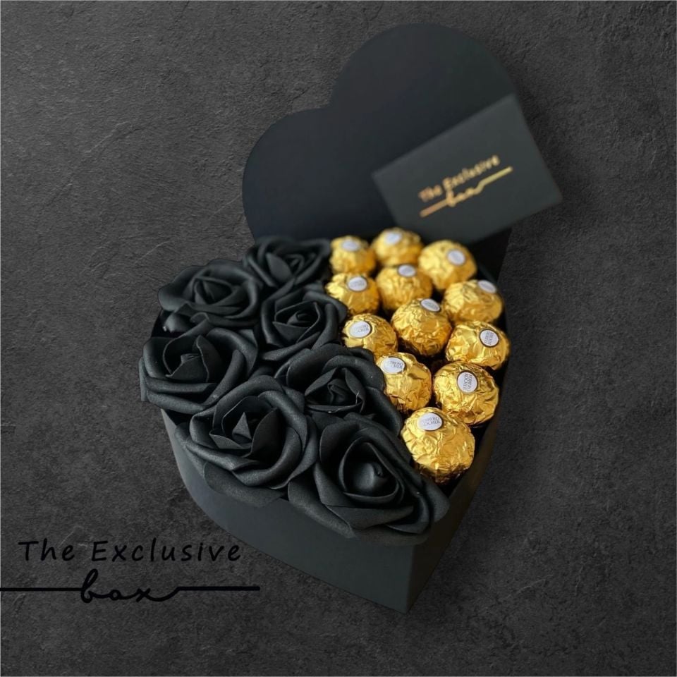 Siyah Kalp Kutu Gül & Çikolata Aranjmanı (Küçük Boy)