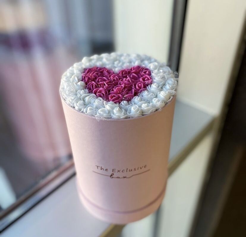 Pembe Kalp Tasarımlı Kutu