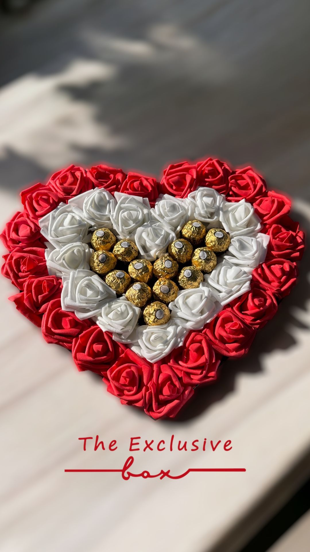 Kırmızı & Beyaz Gül Çikolata Kutusu
